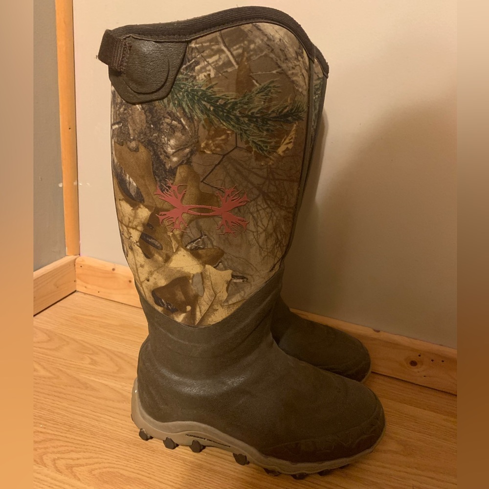 Womens Under Armour boots